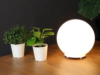 LUCE Design Kleine Tischleuchte Kugel CITY – Glaskugel Opal Weiß Ø 20cm