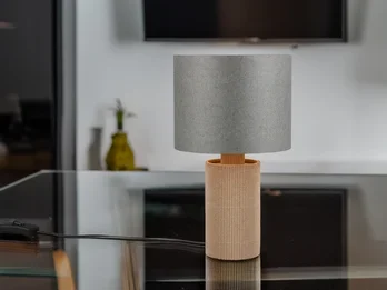 meineWunschleuchte Kleine LED Tischleuchte aus recycelter Pappe und Bambus, Höhe 28cm