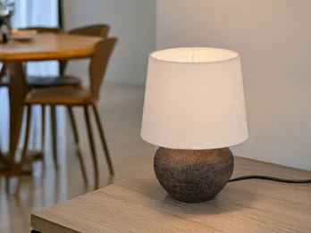 Reality Leuchten Rustikale Keramik Tischleuchte LOU Braun Stoffschirm in Beige, Höhe 25cm